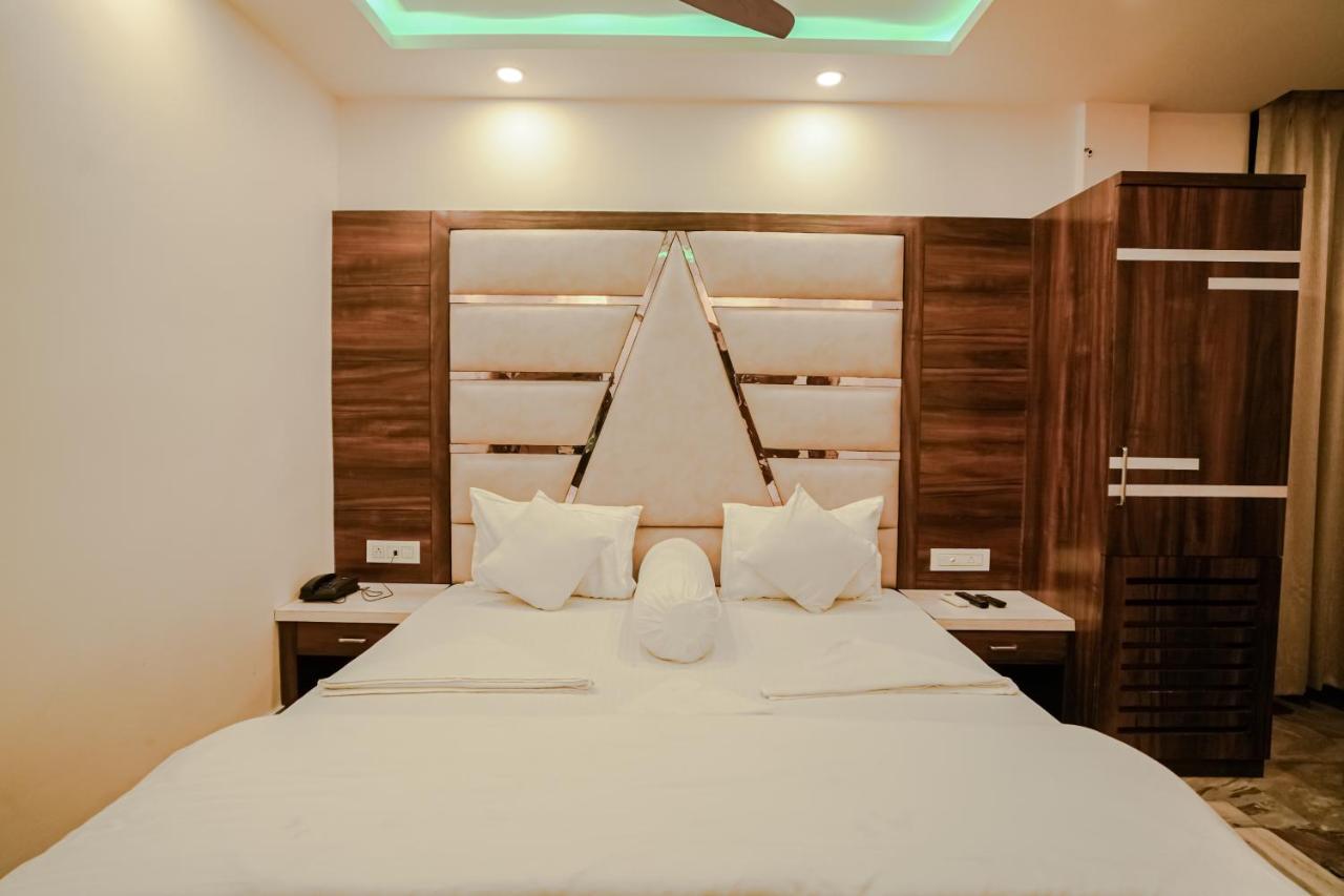Silver Sand Eco Resort !! Beachfront !! With Biggest Pool And Huge Open Area !! Ideal For Weddings !! Couple Friendly !! Mandarmani Esterno foto